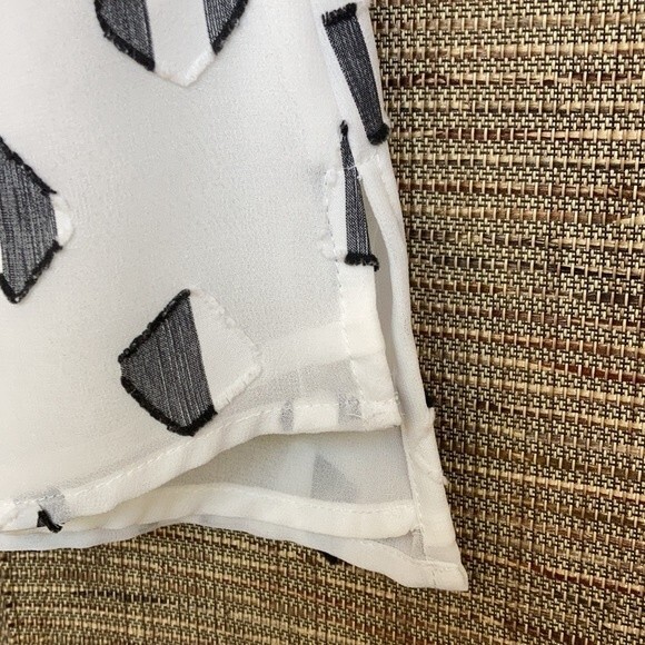 Tommy Hilfiger sleeveless geo print top tie on front - Picture 2 of 5